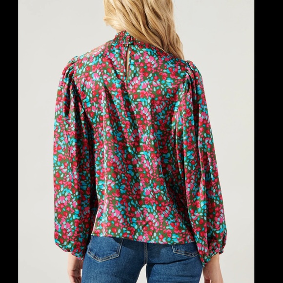 Sugarlips SEREIA FLORAL FIGARO BALLOON SLEEVE SATIN BLOUSE in multi - Picture 5 of 8